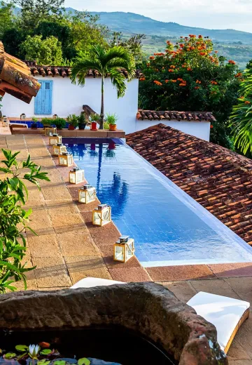 Panoramic-View-Pool-and-jacuzzi-to-unwind