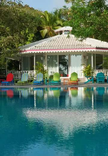 Sparkling-swimmingpoo-area