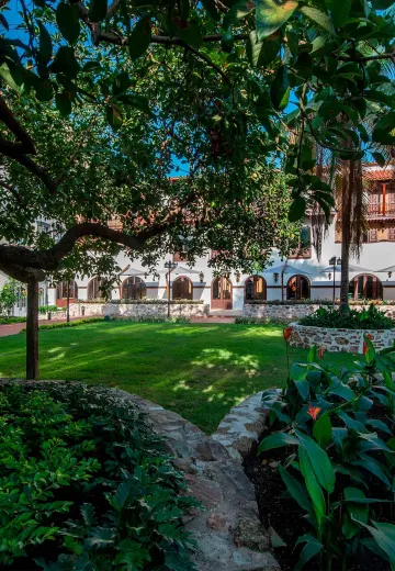 Hotel-Gardens-and-outdoors